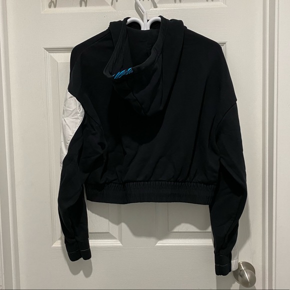 Nike 1/4 Zip Pullover - Picture 2 of 3